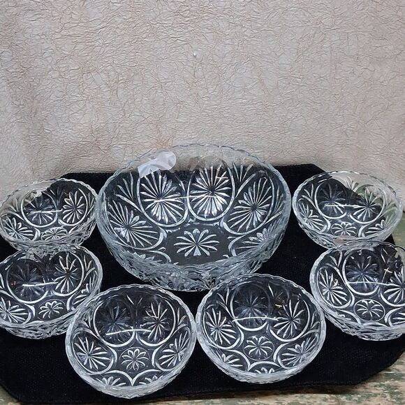 7pc. Anchor Hocking Crystal Dessert  & 6 berry Bowls Starburst Medallio - Picture 1 of 8